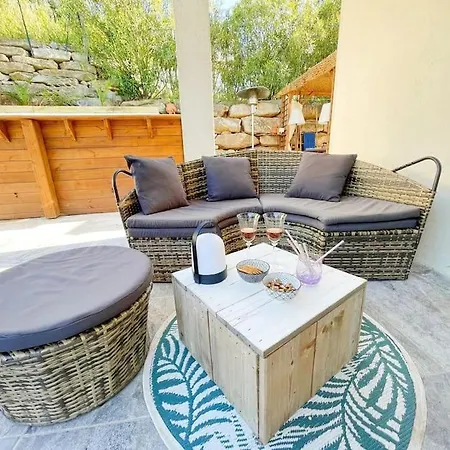 Jularose Avec Piscine, Jacuzzi, Terrasse, 20 Min Des Plages Saint-Jean-de-l'Esterel